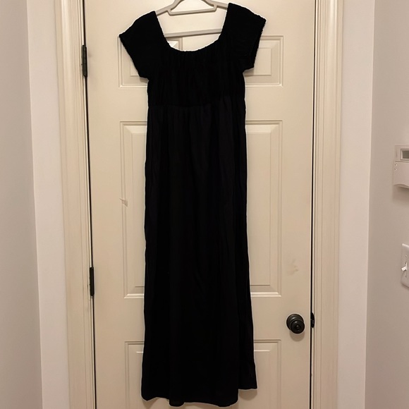 Times two Black Maternity Off- shoulder smocked Maxi Dress/NWT/Large - Picture 3 of 9